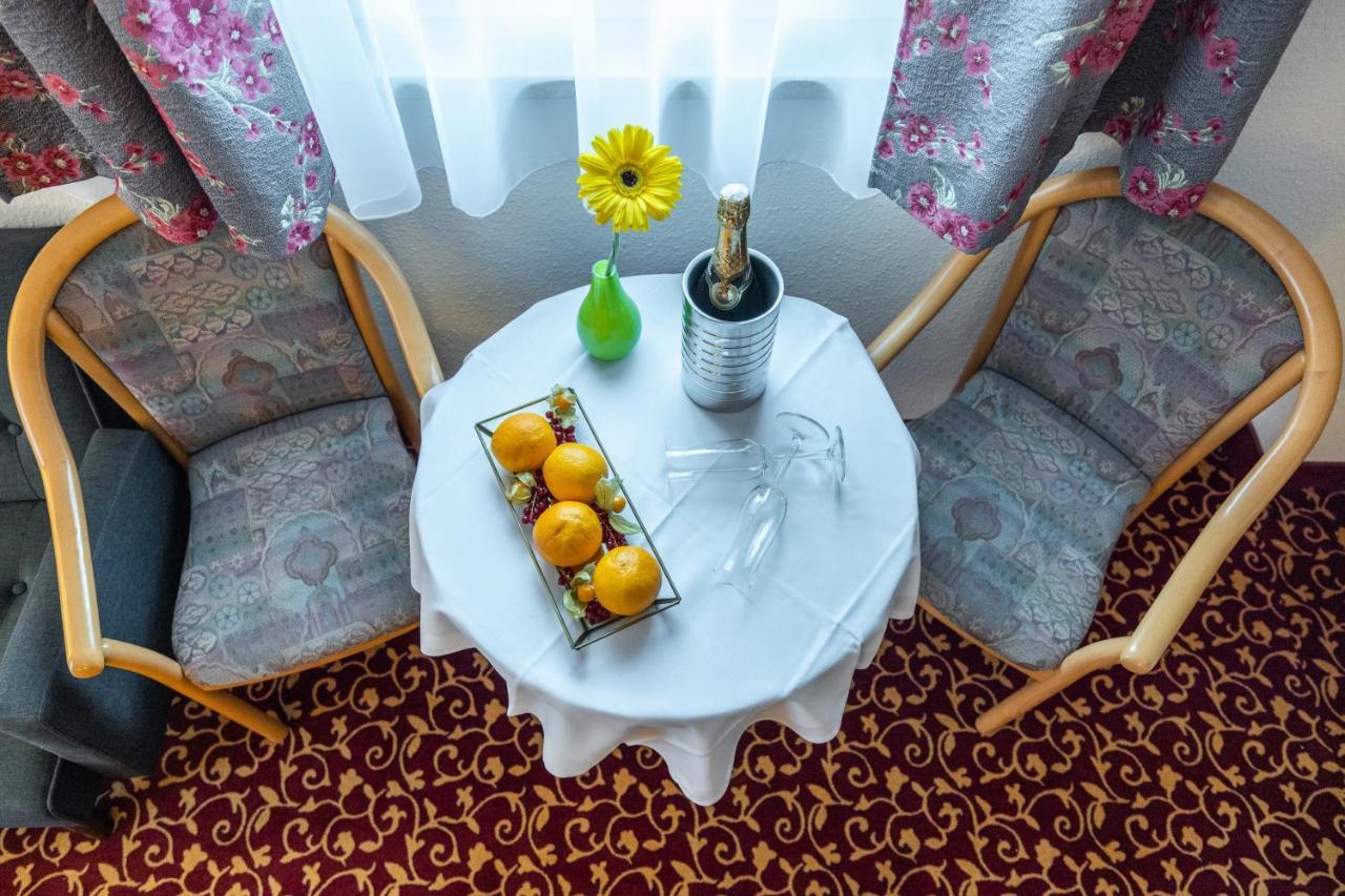 Pension & Cafe Abendroete 쿠로르트오이빈 외부 사진