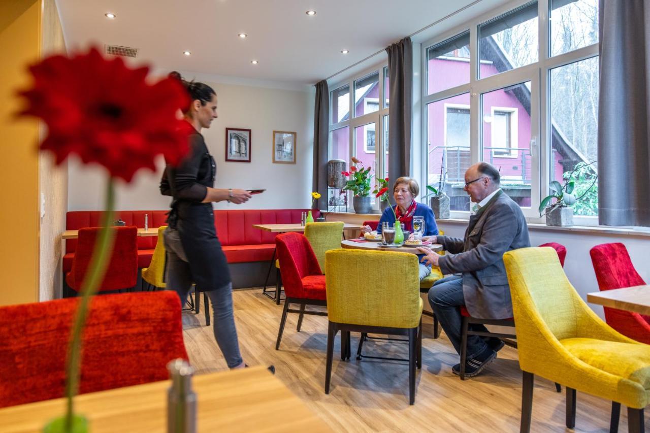 Pension & Cafe Abendroete 쿠로르트오이빈 외부 사진